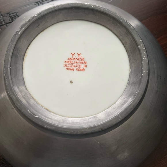 Japanese porcelain ware decorated in Hong Kong - Picture 3 of 3